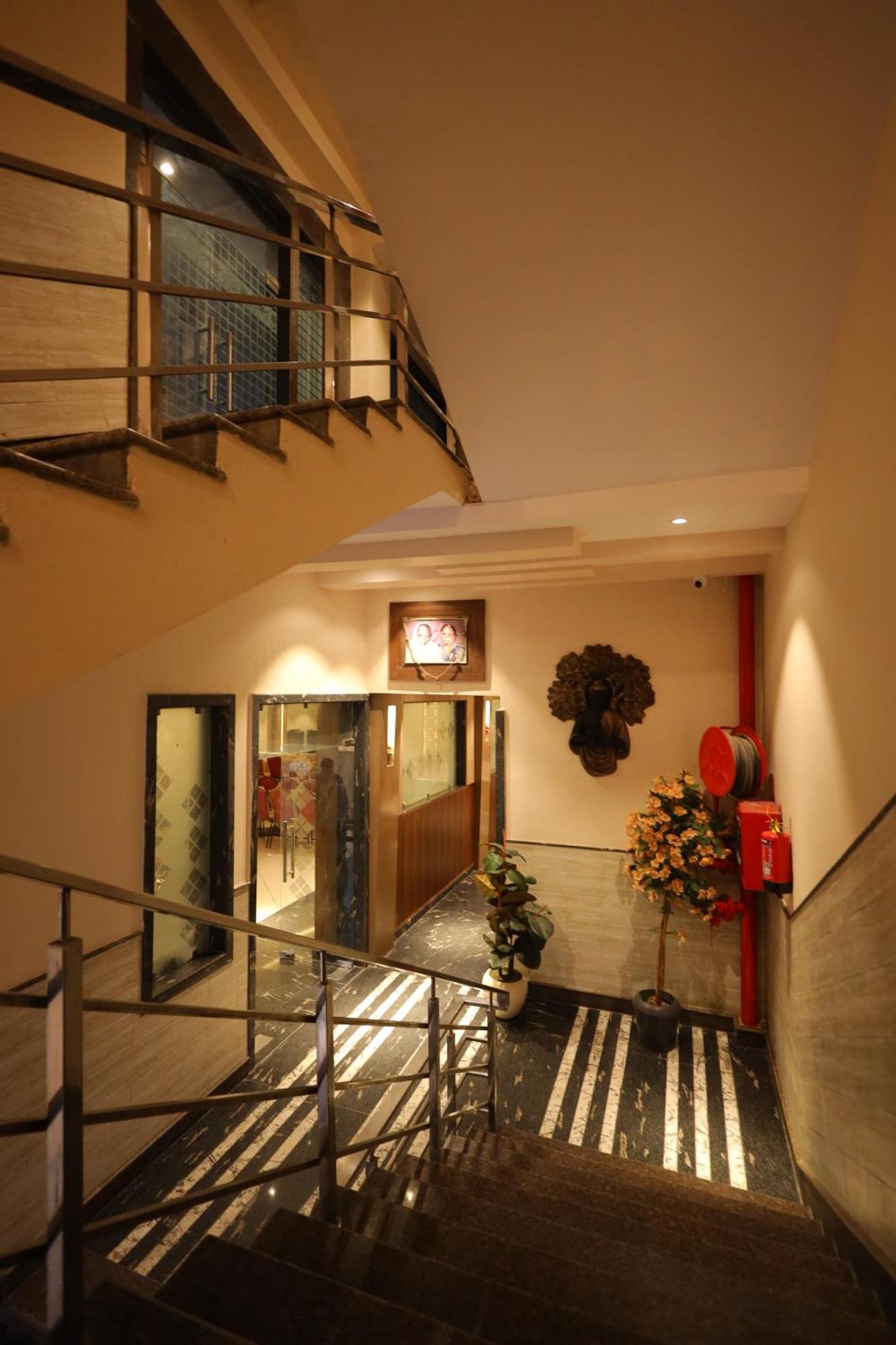 Hotel Bhagyaraj Palace A Luxury Hotel Keshavpuram Канпур Экстерьер фото